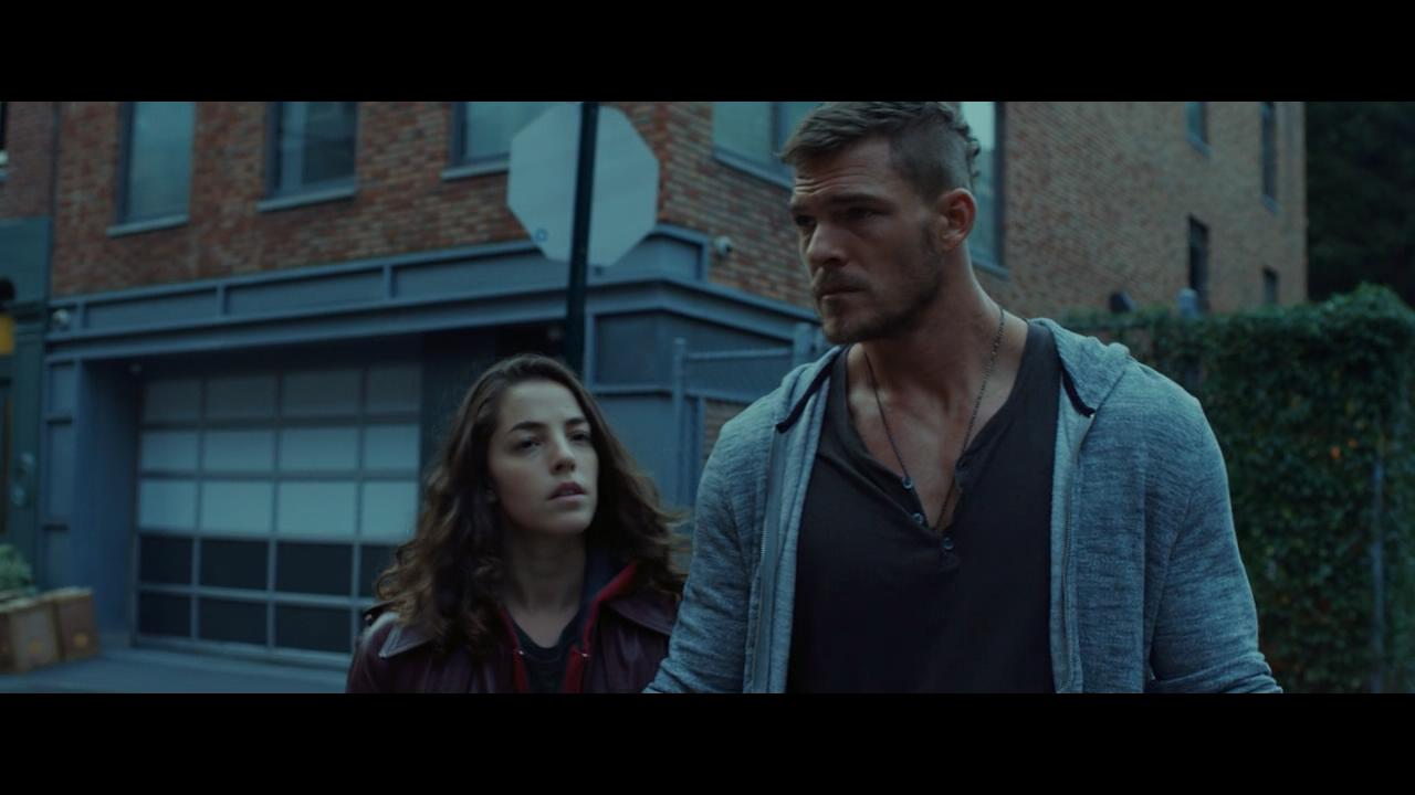 Фото - Девушка-невидимка: 1280x720 / 61 Кб