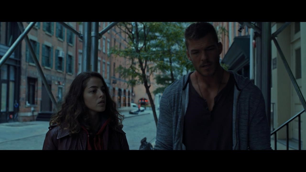 Фото - Девушка-невидимка: 1280x720 / 88 Кб