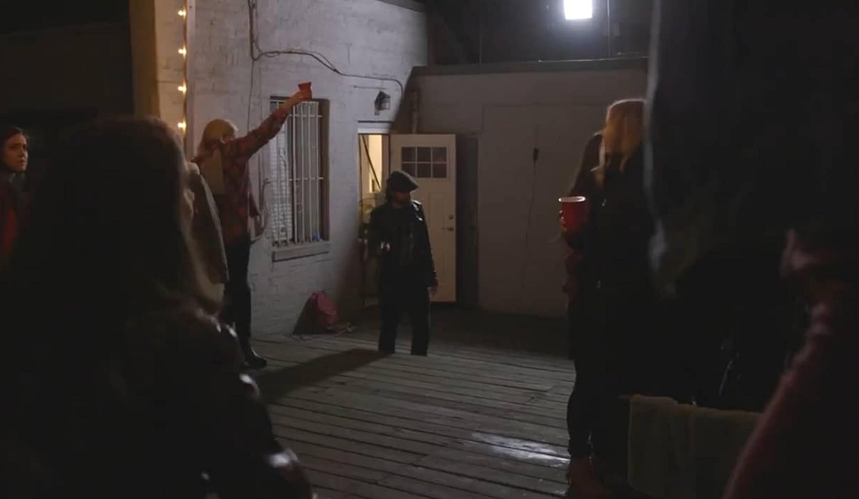 Фото - : 1761x1024 / 63 Кб