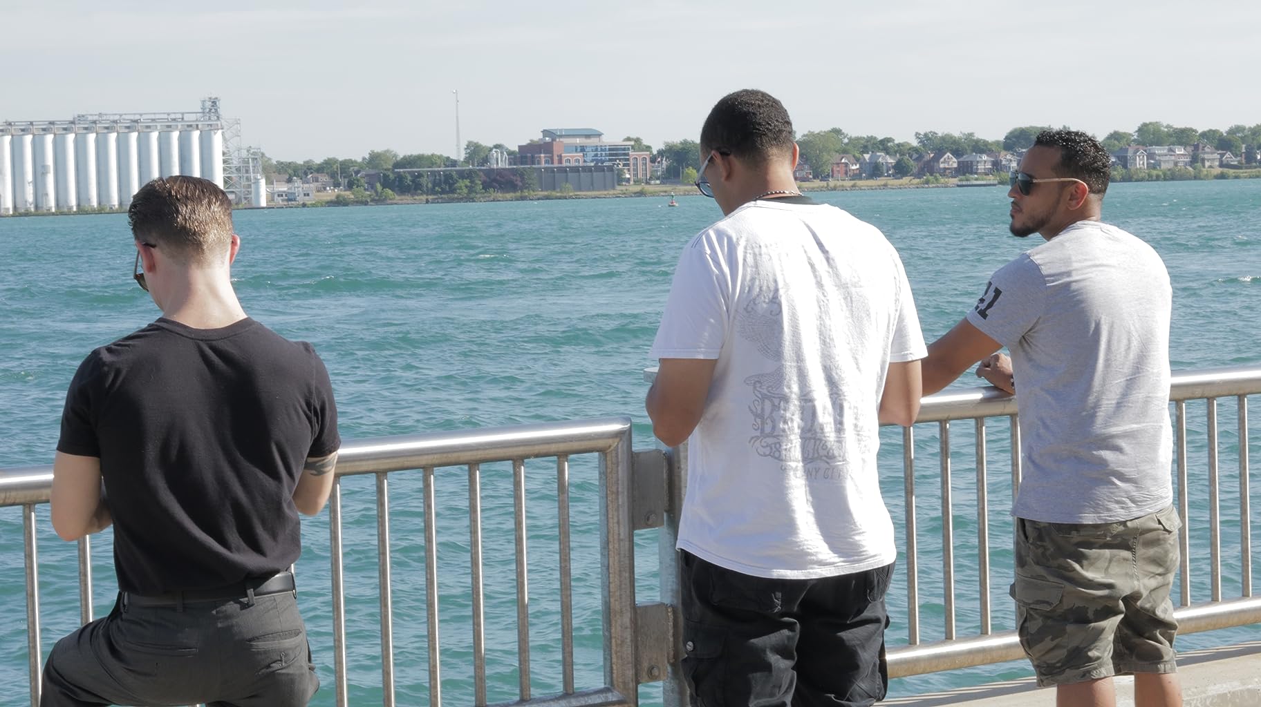 Фото - : 1824x1024 / 195 Кб