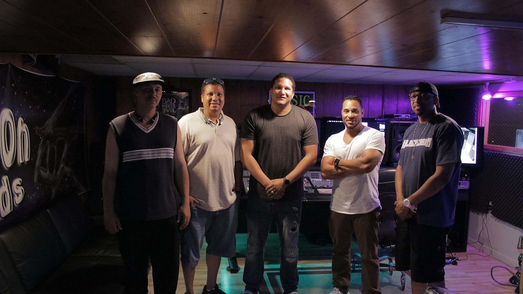 Фото - : 1824x1024 / 173 Кб