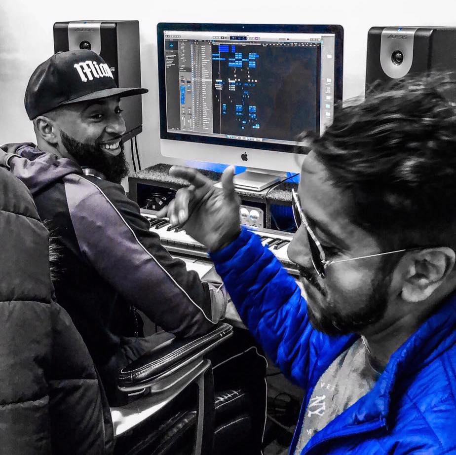 Фото - : 924x923 / 110 Кб