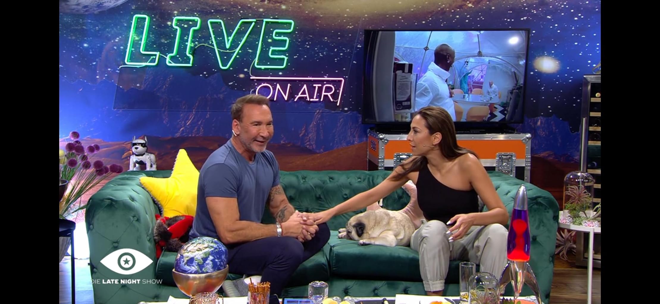 Фото - : 2219x1024 / 201 Кб