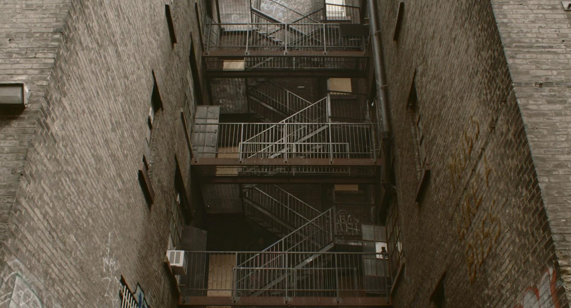 Фото - : 1898x1024 / 192 Кб