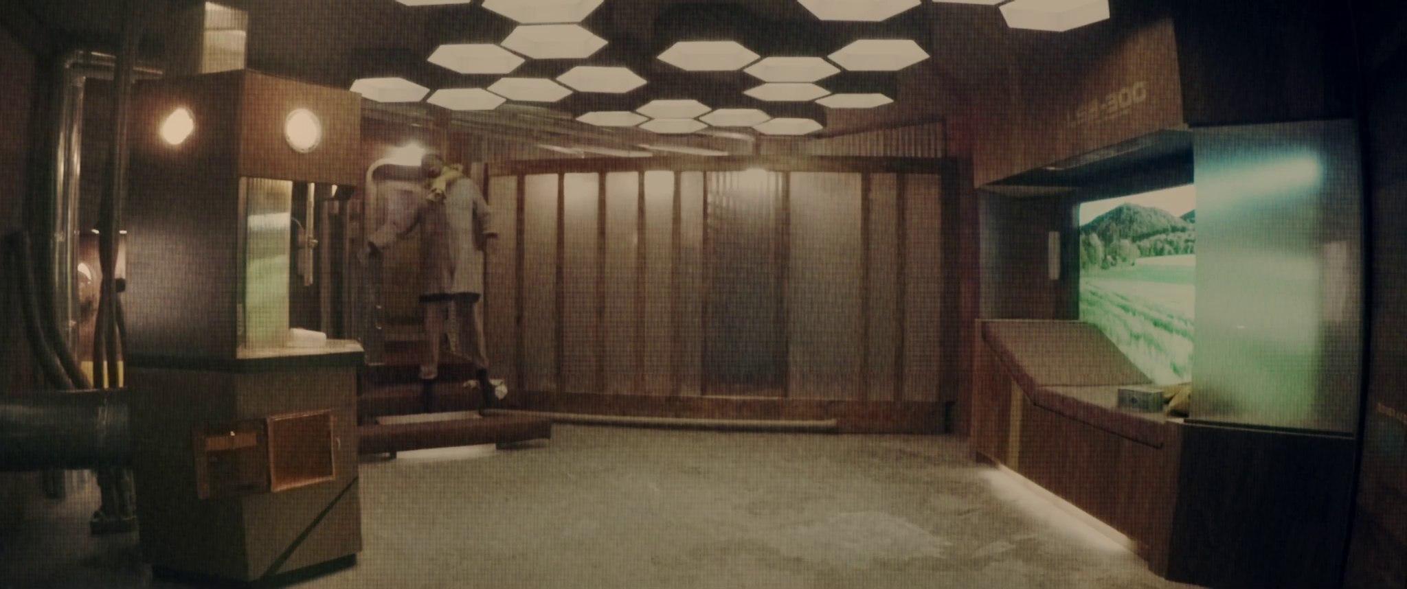 Фото - : 2048x858 / 151 Кб