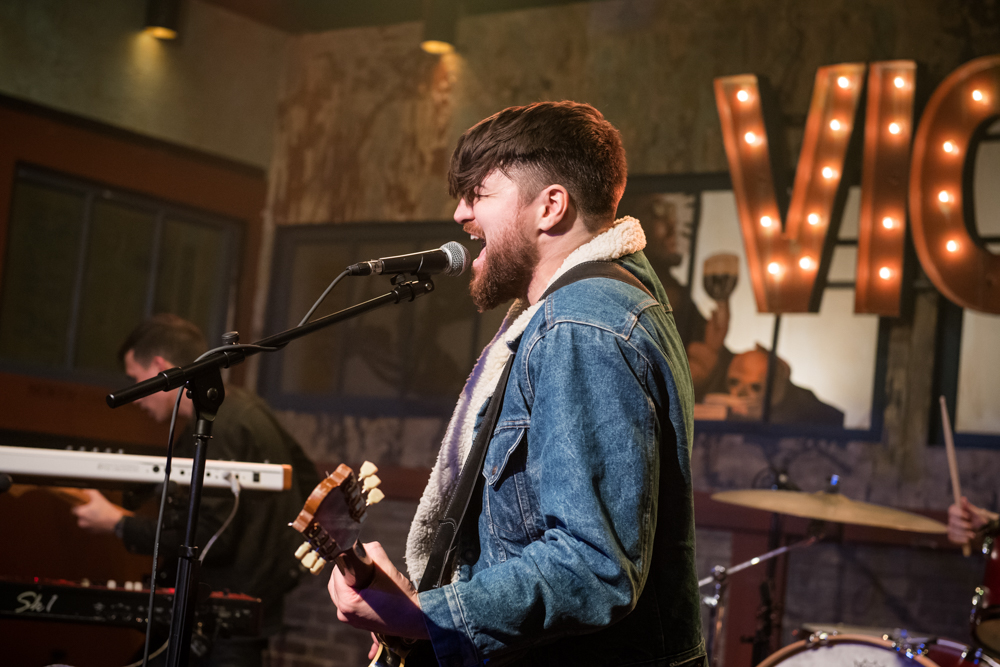 Фото - : 1000x667 / 392 Кб