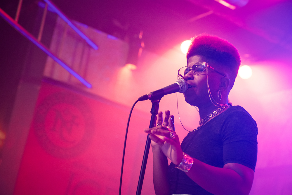 Фото - : 1000x667 / 359 Кб