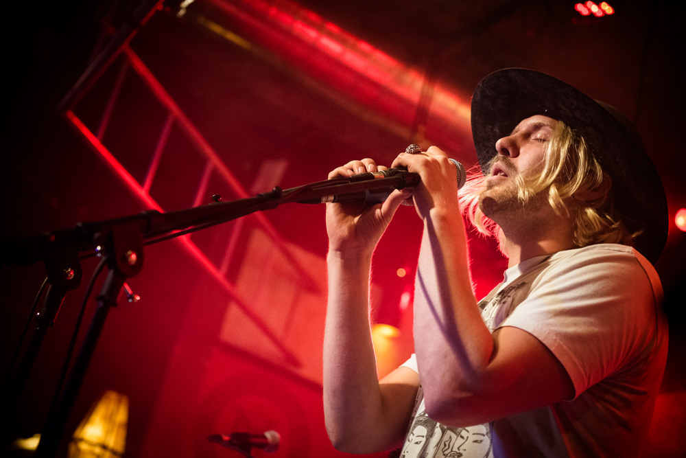 Фото - : 1000x667 / 387 Кб