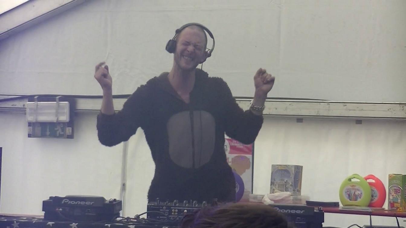 Фото - : 1344x756 / 59 Кб