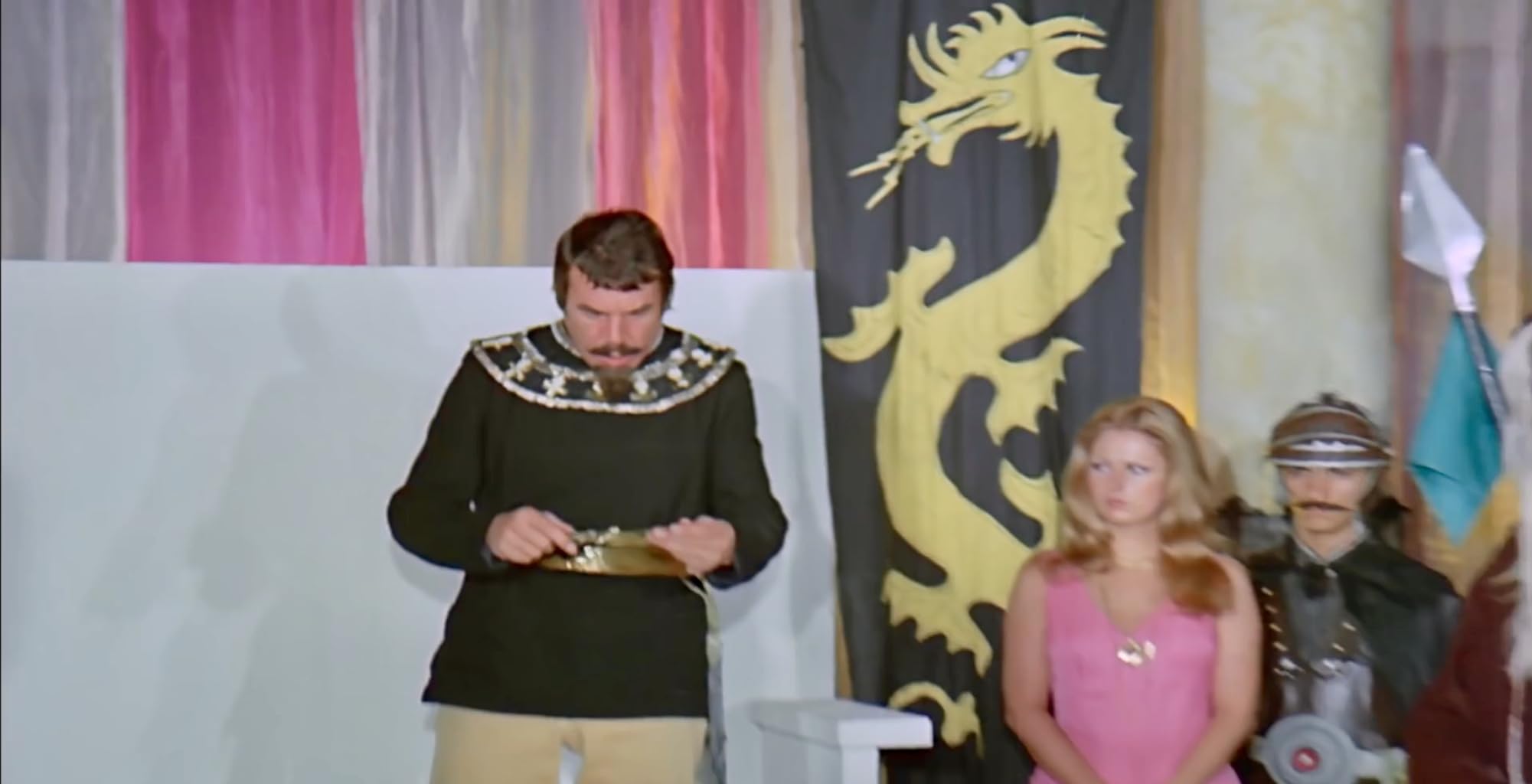 Фото - : 2001x1024 / 99 Кб