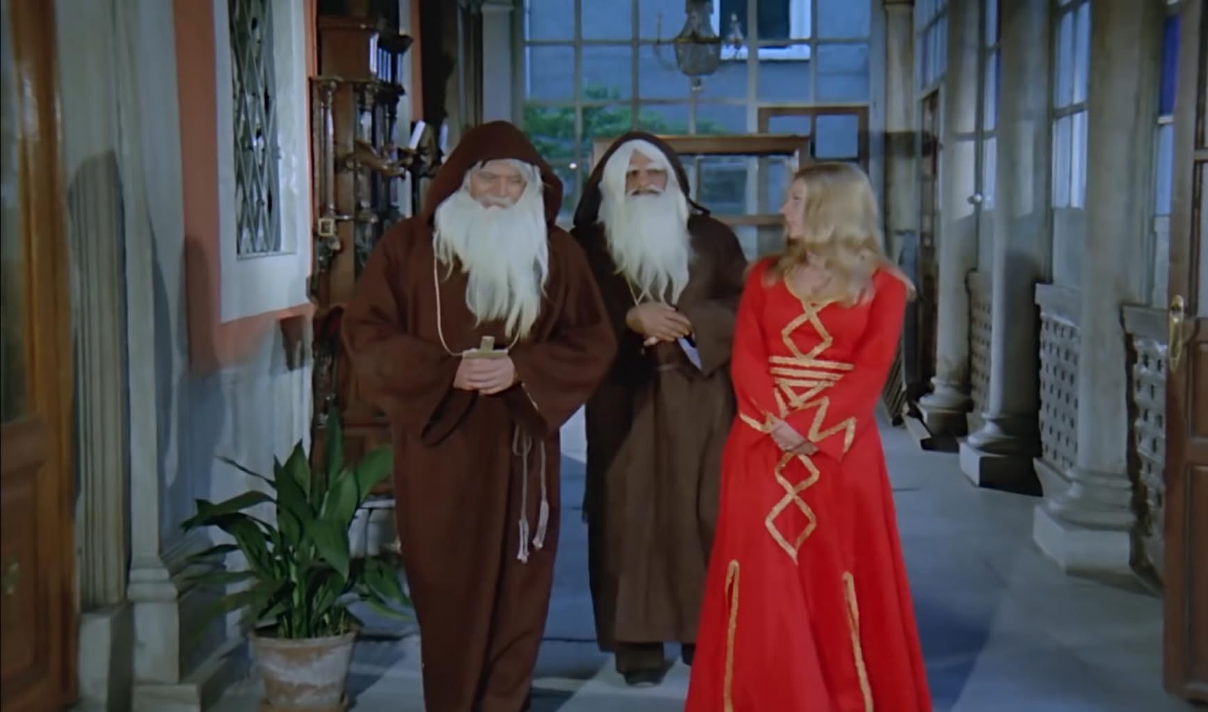 Фото - : 1736x1024 / 112 Кб