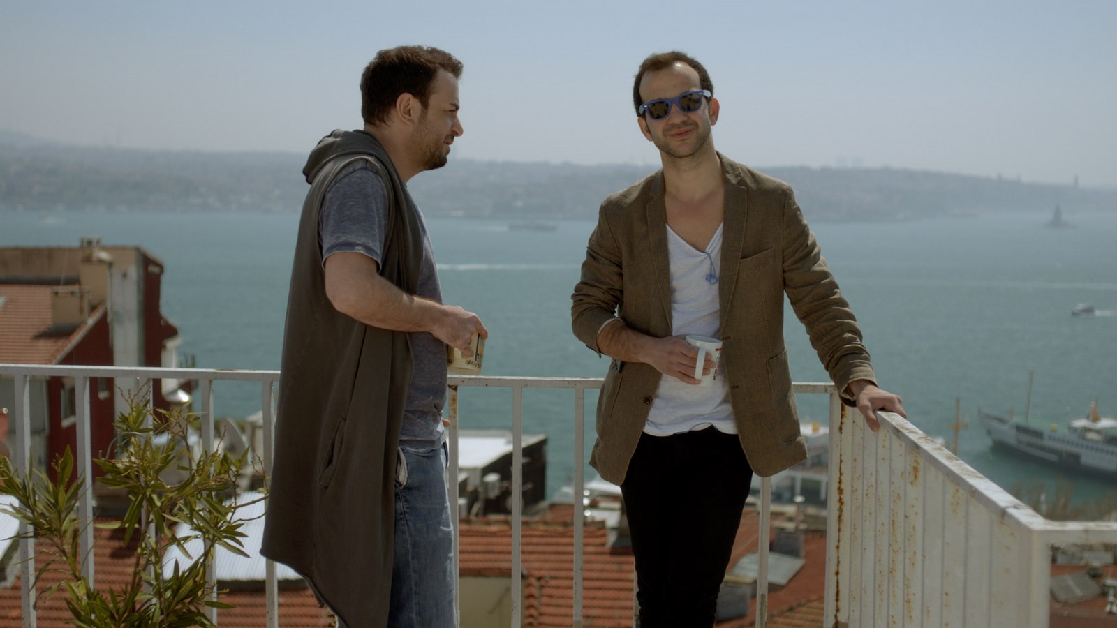 Фото - : 1600x900 / 174 Кб