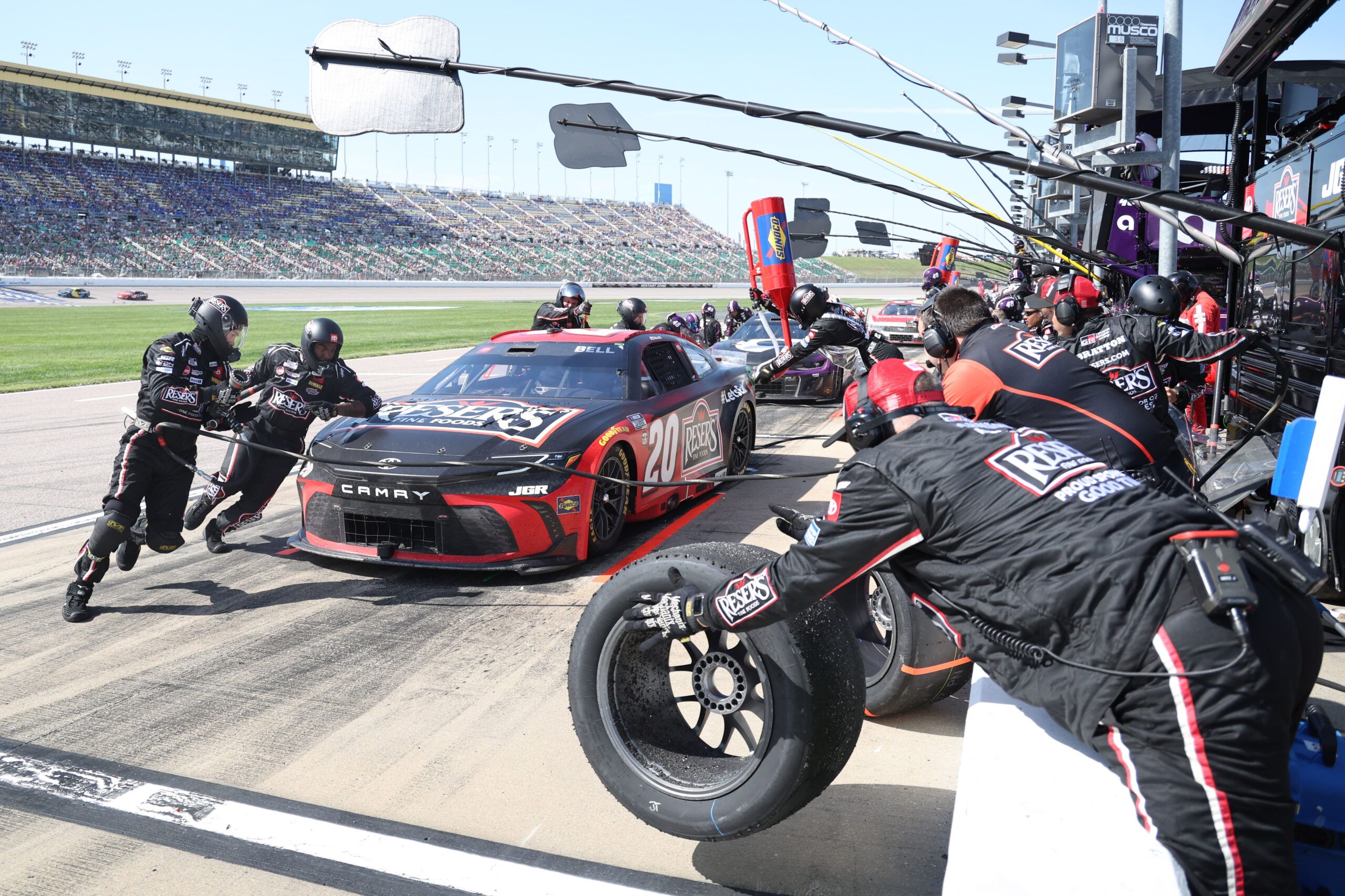 Фото - Thunder Road: 2560x1706 / 807.06 Кб