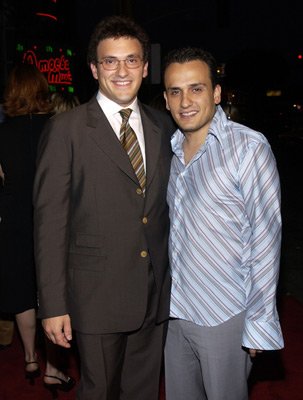 Фото - Добро пожаловать в Коллинвуд: 303x400 / 25 Кб