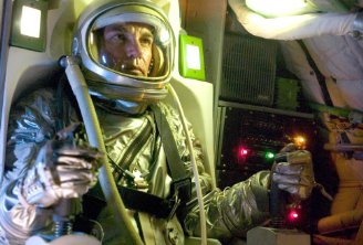 Фото - Фермер-астронавт: 328x222 / 24 Кб