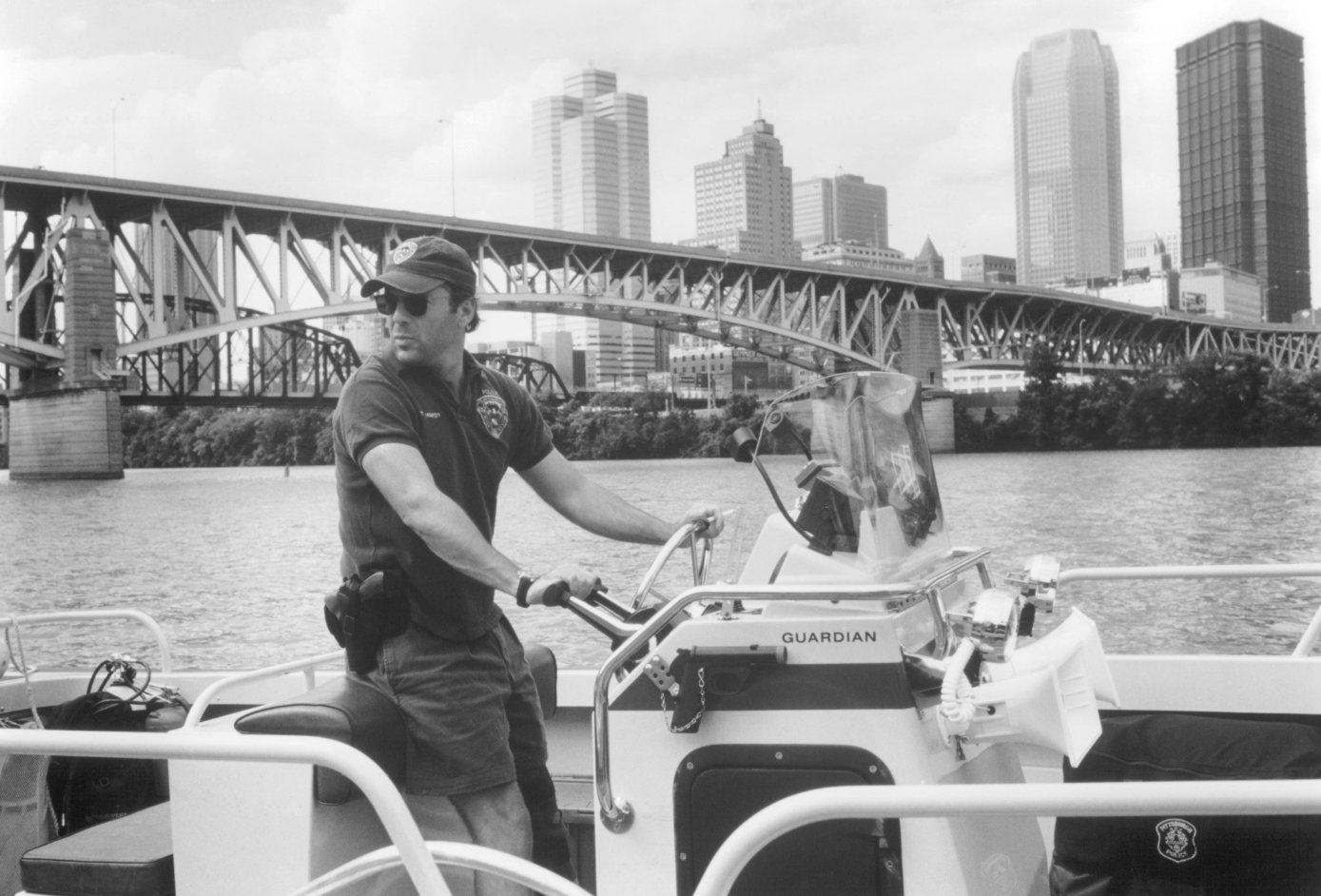 Фото - На расстоянии удара: 1389x942 / 188 Кб