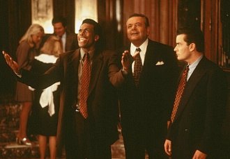 Фото - Деньги решают всё: 330x229 / 16 Кб