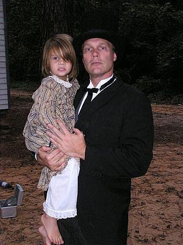 Фото - 2001 Маньяк: 360x480 / 42 Кб