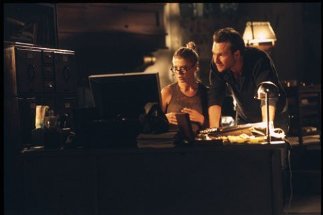 Фото - Один в темноте: 323x215 / 12 Кб