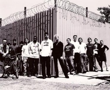 Фото - Угроза: 370x304 / 40 Кб