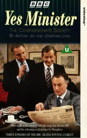 Фото - Да, господин министр : 299x475 / 39 Кб