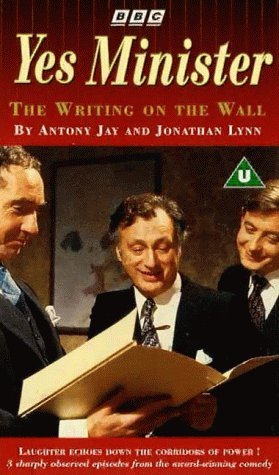 Фото - Да, господин министр : 279x475 / 39 Кб