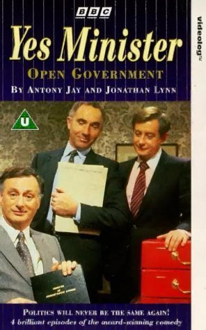 Фото - Да, господин министр : 296x475 / 39 Кб