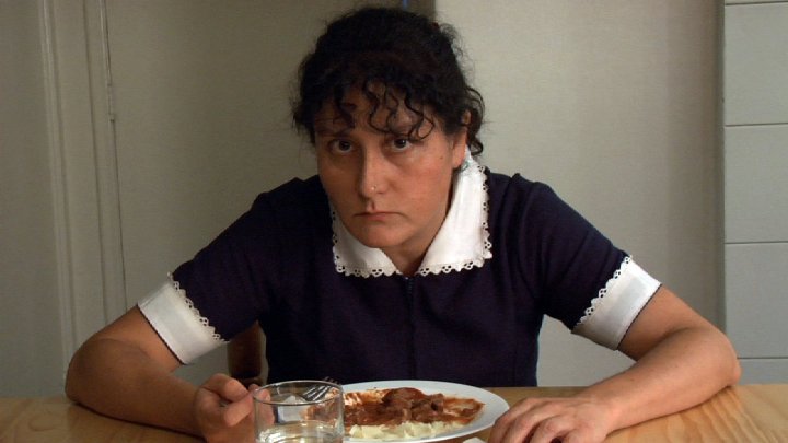 Фото - Служанка: 720x405 / 40 Кб