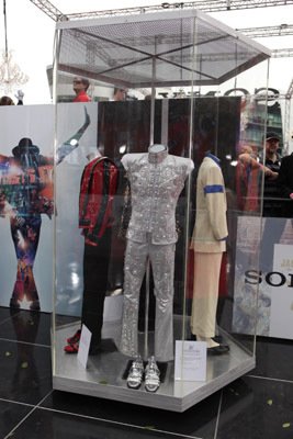 Фото - Майкл Джексон: Вот и все: 267x400 / 28 Кб