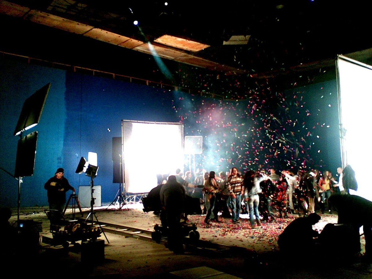 Фото - Black & White in Colors: 1200x900 / 178 Кб