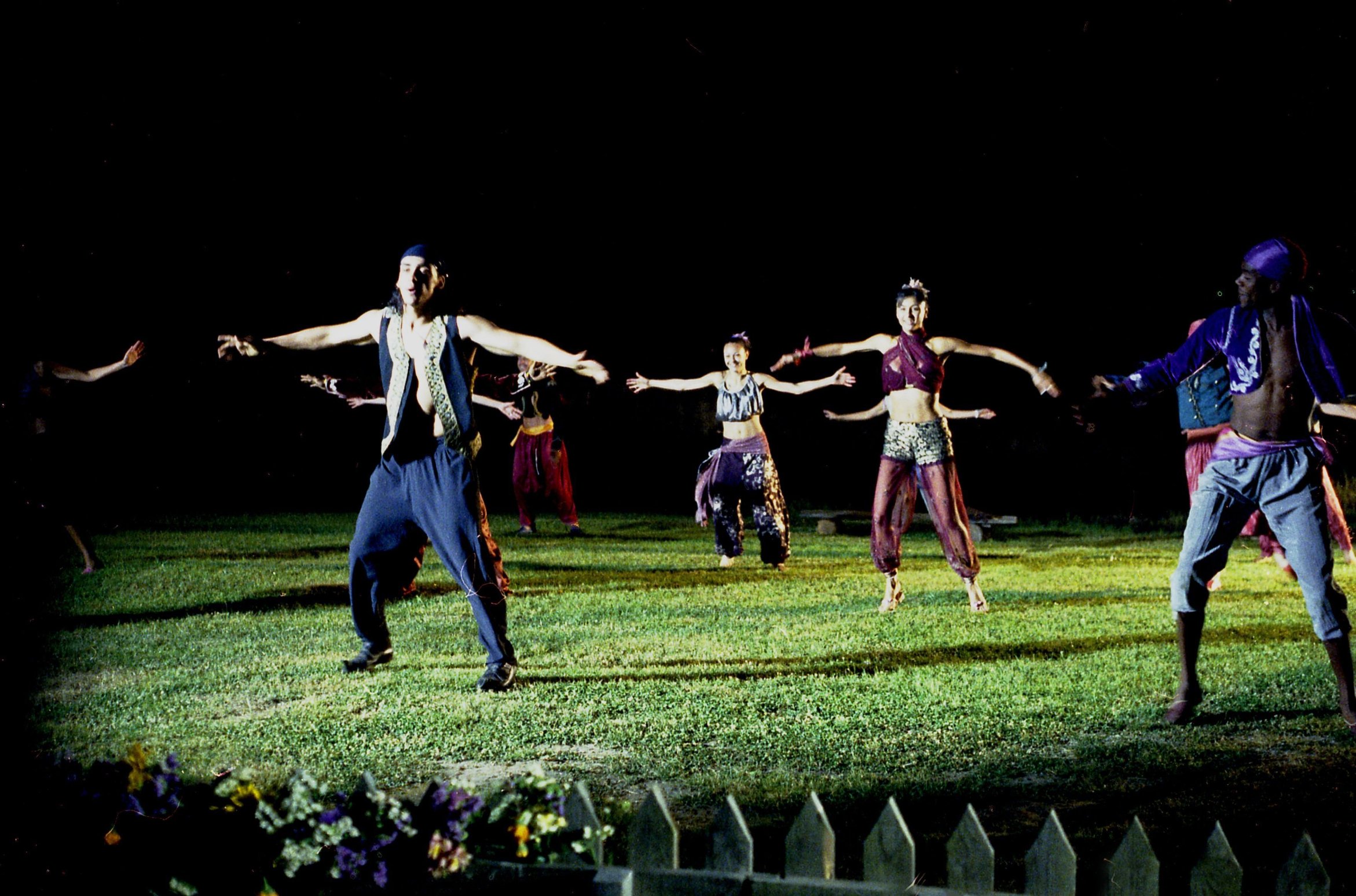 Фото - Black & White in Colors: 2342x1548 / 497 Кб