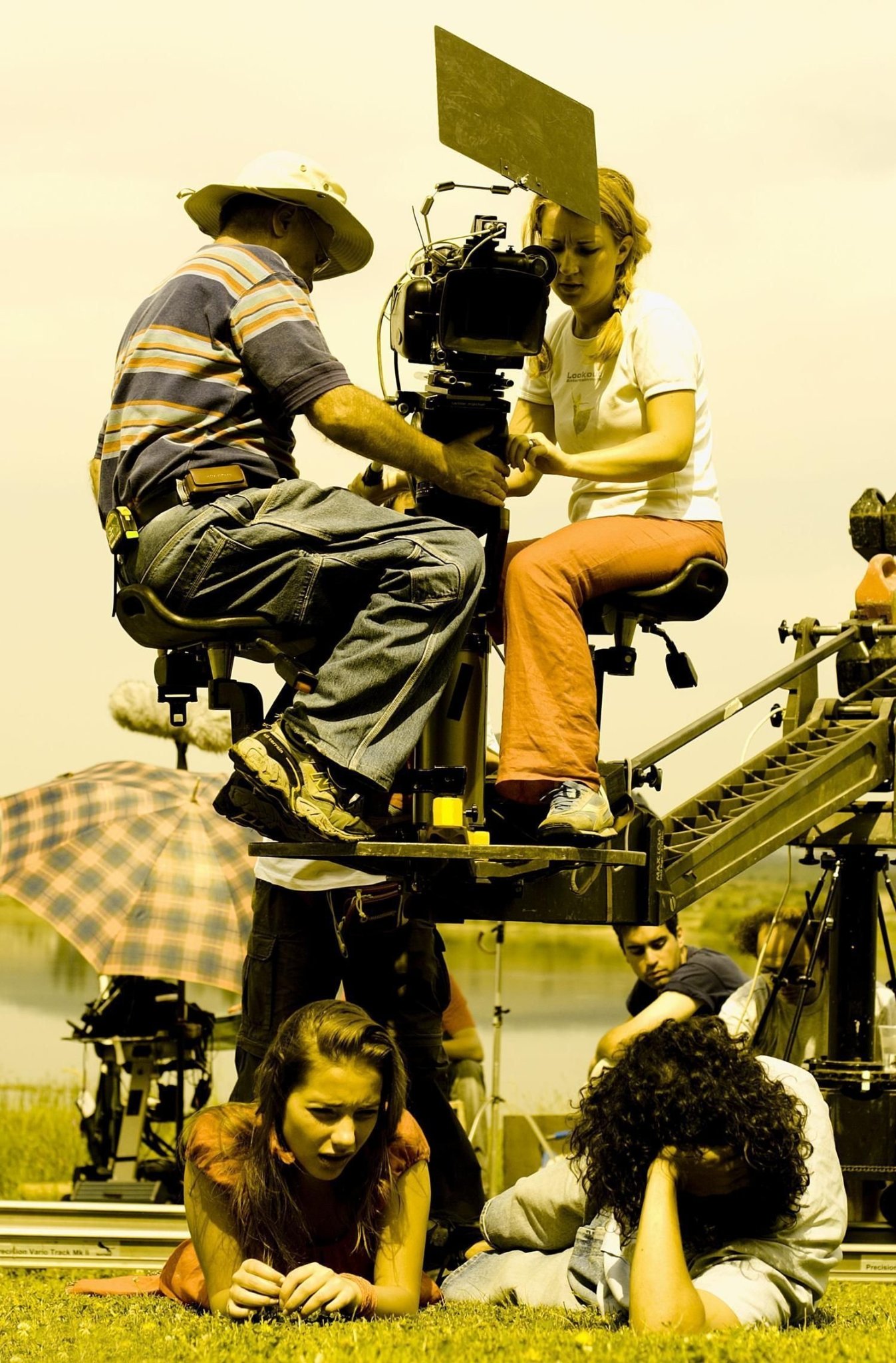 Фото - Black & White in Colors: 1347x2048 / 443 Кб