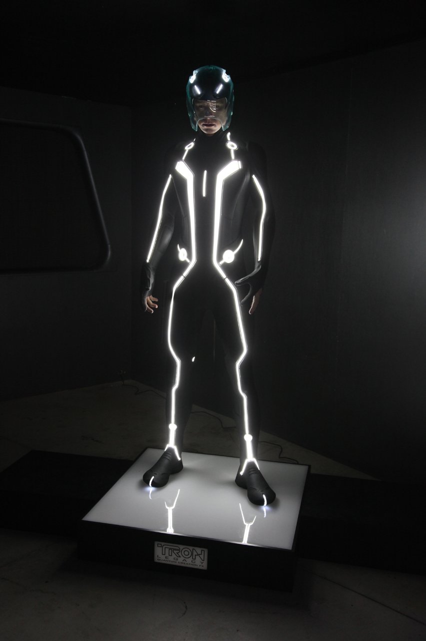 Фото - Трон: Наследие: 852x1280 / 70 Кб