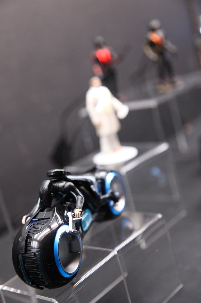 Фото - Трон: Наследие: 852x1280 / 94 Кб