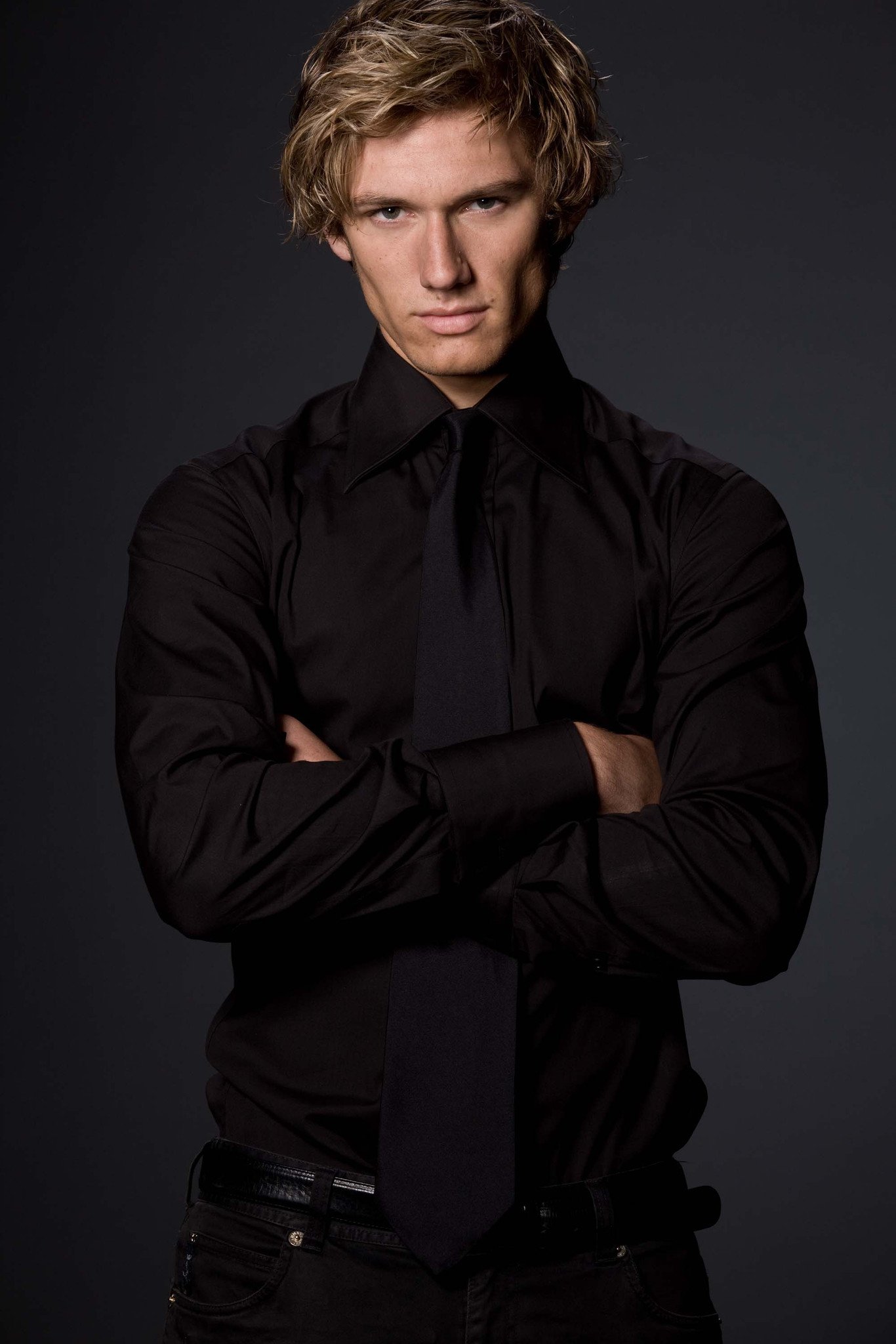 Фото - Страшно красив: 1366x2048 / 222 Кб