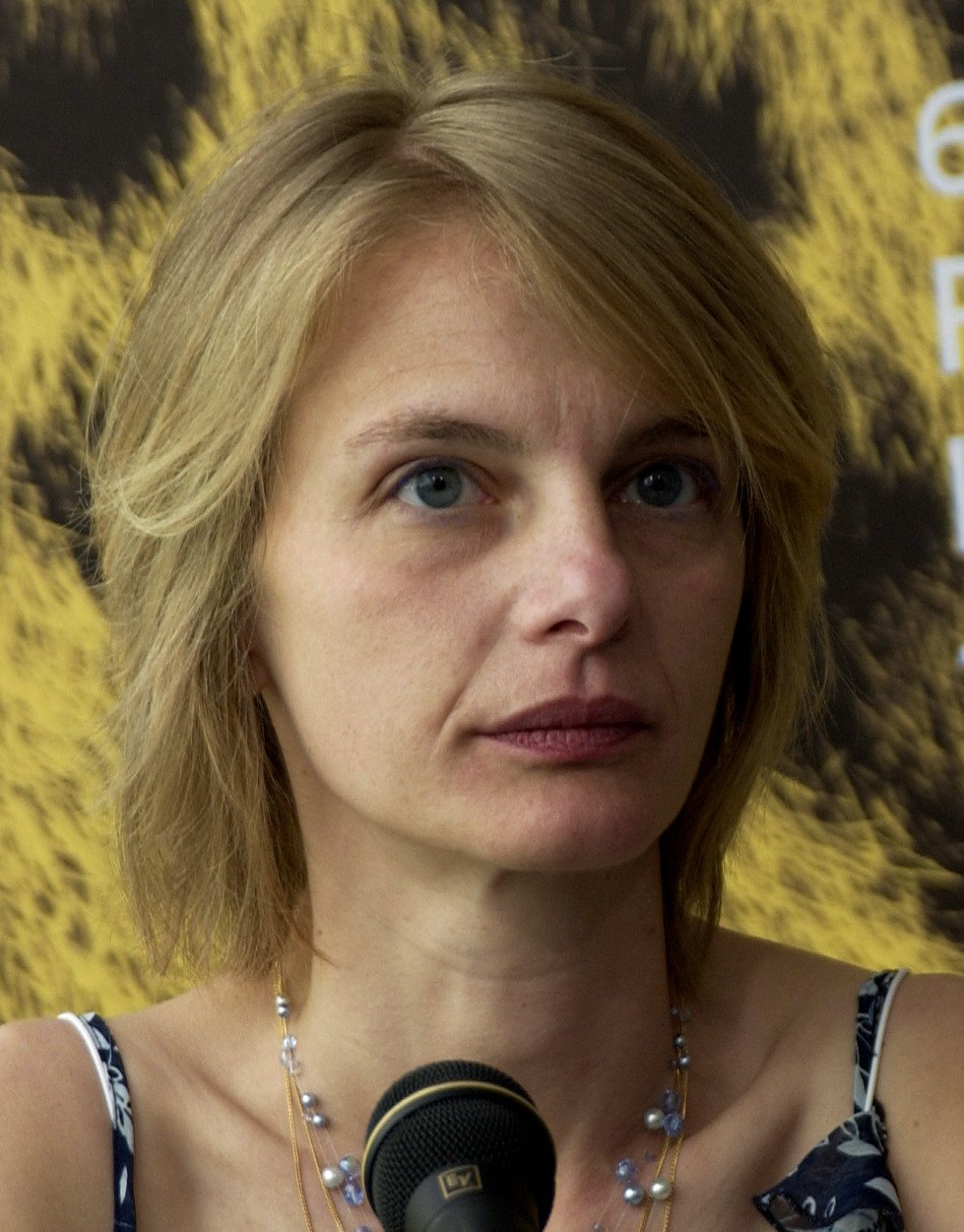 Фото - The Yellow House: 979x1251 / 207 Кб