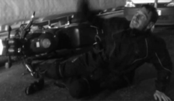 Фото - Man on a Motorcycle: 561x326 / 19 Кб