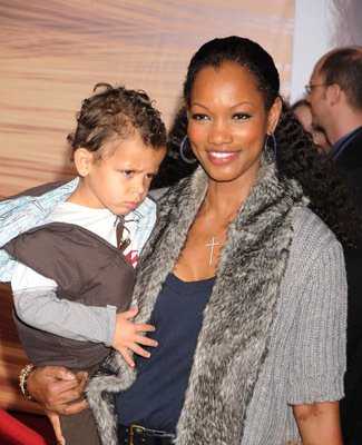 Фото - The Many Strange Stories of Triangle Woman: 325x400 / 35 Кб