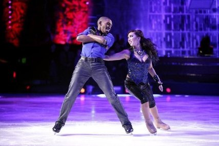 Фото - Skating with the Stars



(TV Series 2010): 427x285 / 26 Кб