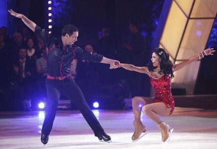 Фото - Skating with the Stars



(TV Series 2010): 440x302 / 24 Кб