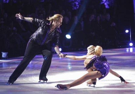 Фото - Skating with the Stars



(TV Series 2010): 445x309 / 27 Кб