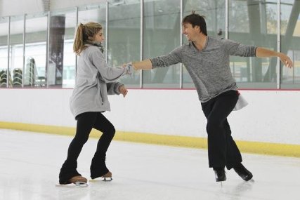 Фото - Skating with the Stars



(TV Series 2010): 427x285 / 22 Кб