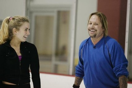 Фото - Skating with the Stars



(TV Series 2010): 427x285 / 19 Кб