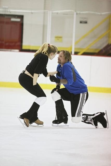 Фото - Skating with the Stars



(TV Series 2010): 427x640 / 33 Кб