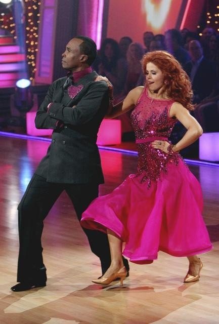 Фото - Танцы со звездами: 433x640 / 49 Кб