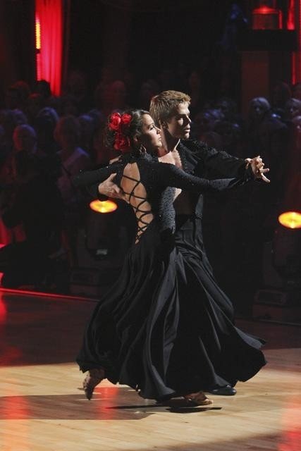 Фото - Танцы со звездами: 427x640 / 33 Кб