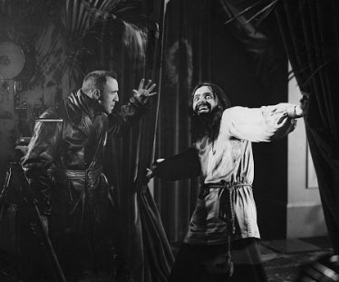 Фото - Красный танец: 374x311 / 22 Кб