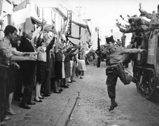 Фото - Горит ли Париж?: 318x253 / 23 Кб