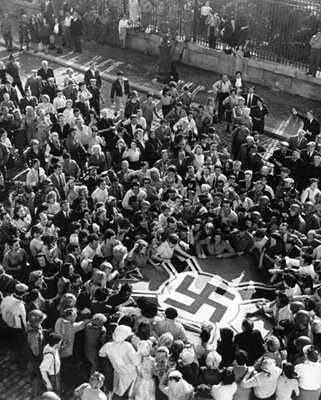 Фото - Горит ли Париж?: 321x400 / 52 Кб