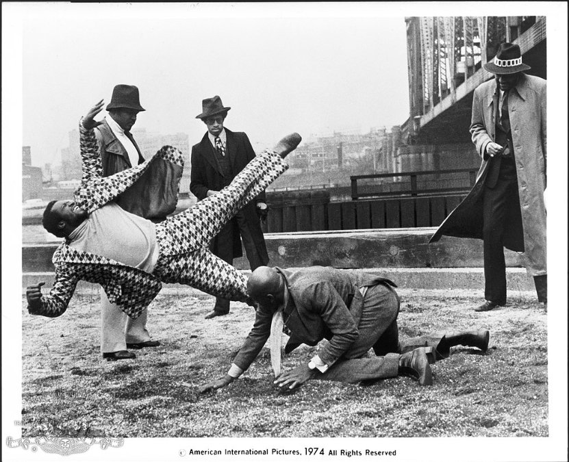 Фото - Беспорядки в Гарлеме: 831x675 / 156 Кб